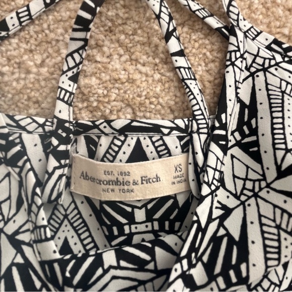 Abercrombie and Fitch Black and White Geometric Tank Top Size XS - Picture 4 of 6